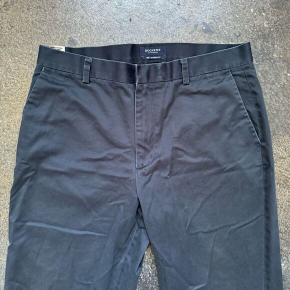 Dockers D3 Classic Fit Men’s Size 36x32 Cotton Blend Flat Front Style Chinos - Picture 5 of 14